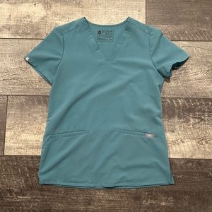Figs Casma Three-Pocket Scrub Top